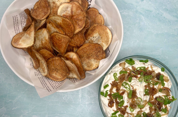 Baked crisps and dip